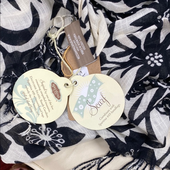 Spartina 449 Black and White Floral Wrap - Picture 3 of 6